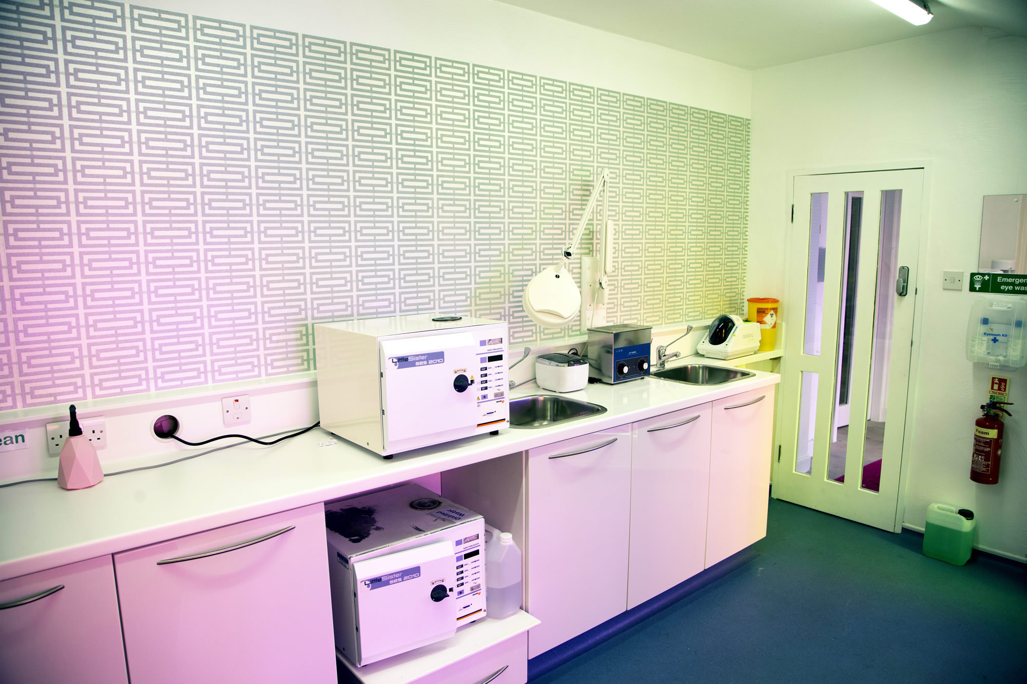 NR2 Dental Studio: Private dentist in Norwich. Call 01603502408